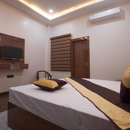 Madhav Residency Hotel Mathura Luaran gambar