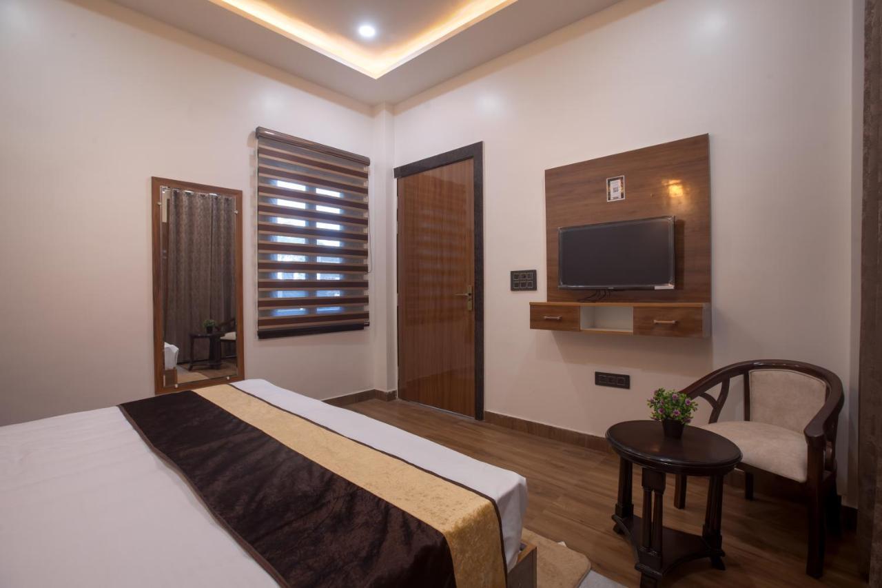 Madhav Residency Hotel Mathura Luaran gambar